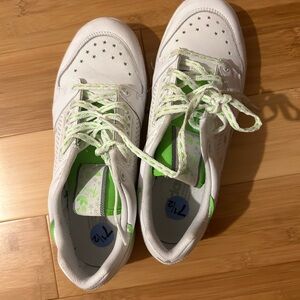 Brand New never worn Adidas slam court sneakers size 7.5.